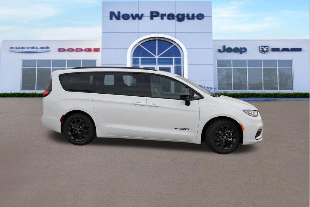 new 2025 Chrysler Pacifica car, priced at $36,882