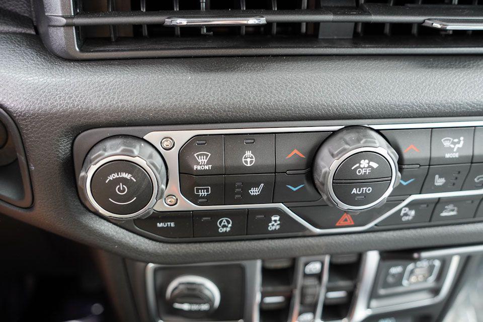 new 2025 Jeep Gladiator car, priced at $44,874