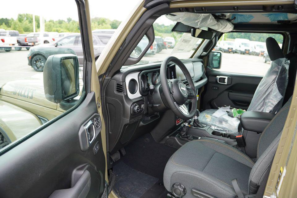 new 2025 Jeep Gladiator car, priced at $44,874
