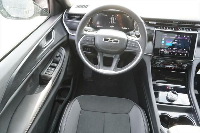 new 2025 Jeep Grand Cherokee car, priced at $40,713