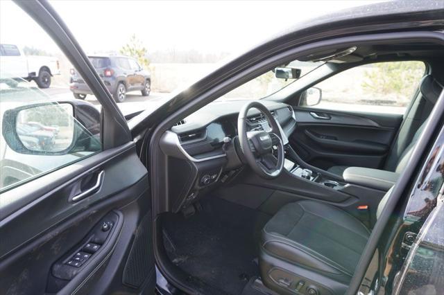 new 2025 Jeep Grand Cherokee car, priced at $40,713