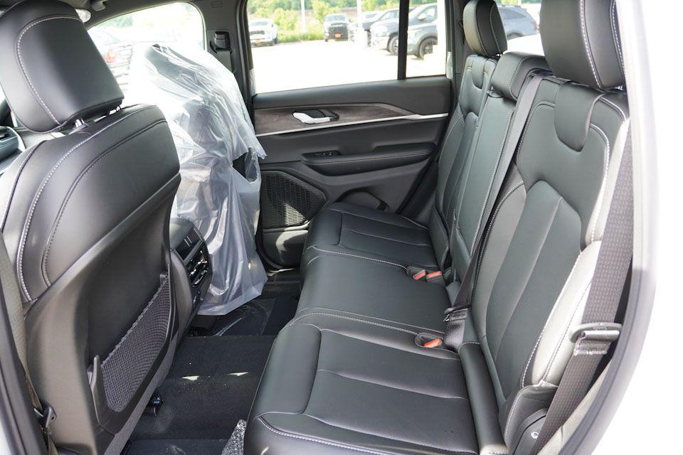 new 2025 Jeep Grand Cherokee car, priced at $40,881
