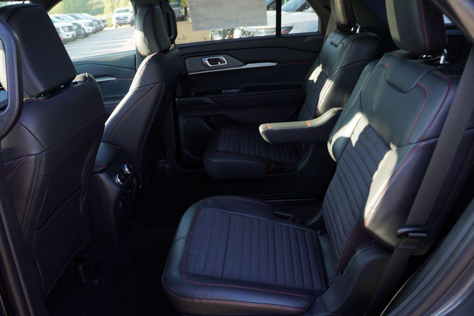 new 2025 Ford Explorer car, priced at $48,225