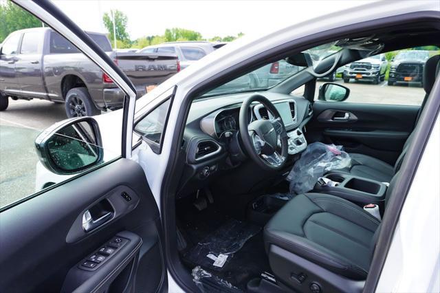 new 2025 Chrysler Pacifica car, priced at $45,021