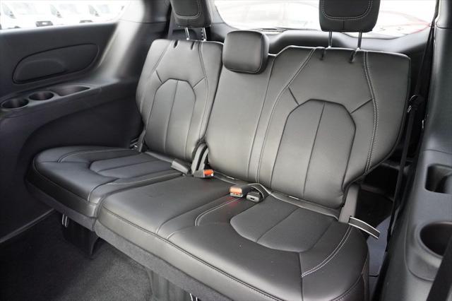 new 2025 Chrysler Pacifica car, priced at $45,021