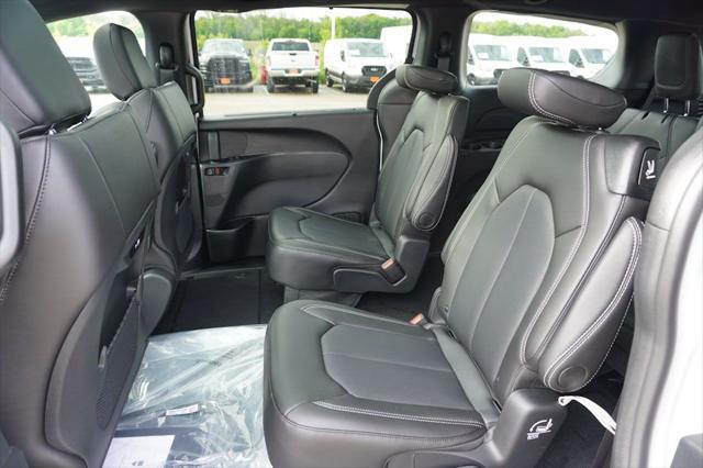 new 2025 Chrysler Pacifica car, priced at $45,021