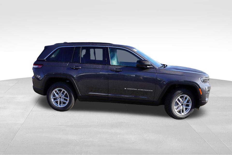 new 2025 Jeep Grand Cherokee car, priced at $38,428