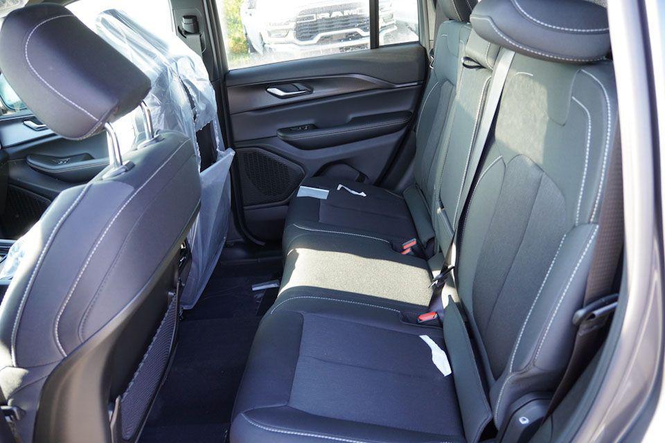 new 2025 Jeep Grand Cherokee car, priced at $38,428