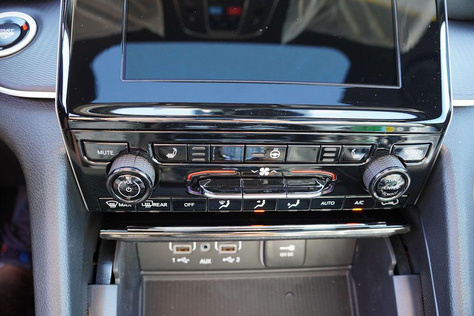 new 2025 Jeep Grand Cherokee car, priced at $38,428