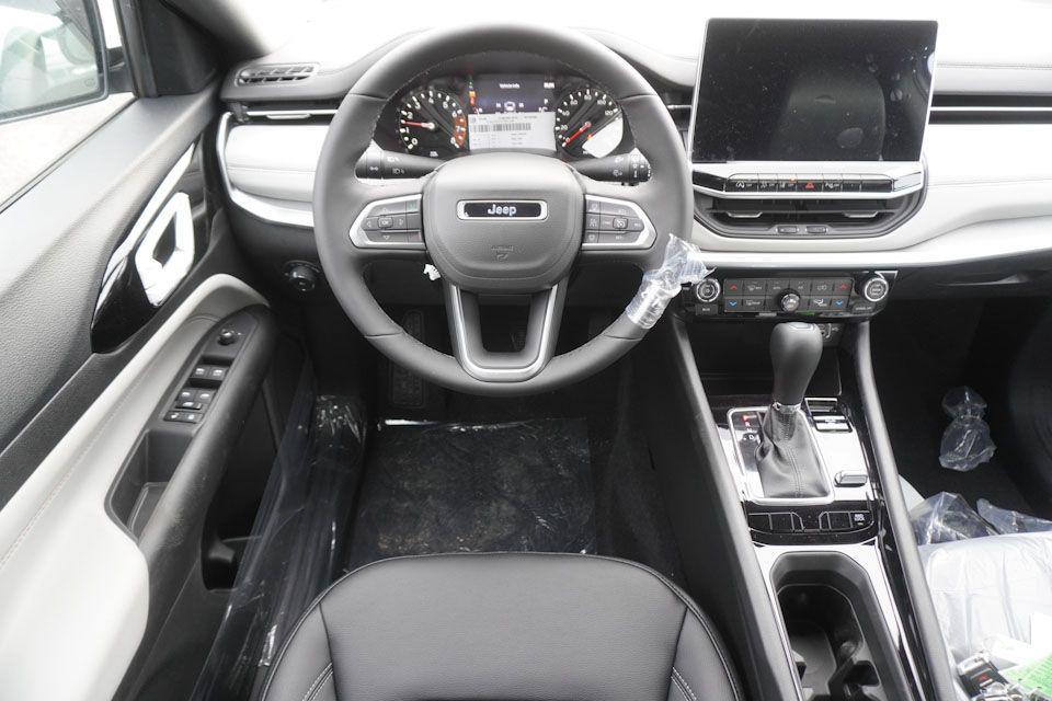 new 2025 Jeep Compass car, priced at $27,060