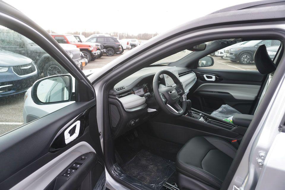 new 2025 Jeep Compass car, priced at $27,060