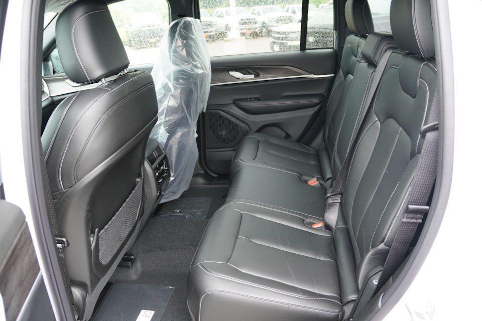 new 2025 Jeep Grand Cherokee car, priced at $41,381
