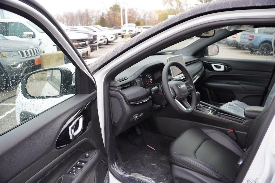 new 2025 Jeep Compass car, priced at $33,993