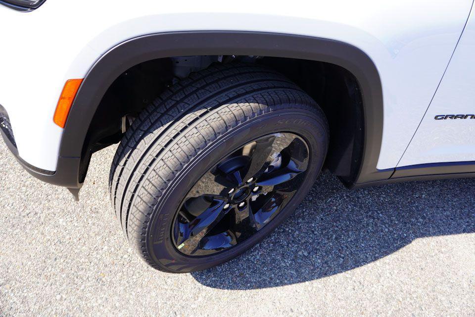 new 2025 Jeep Grand Cherokee L car, priced at $45,402