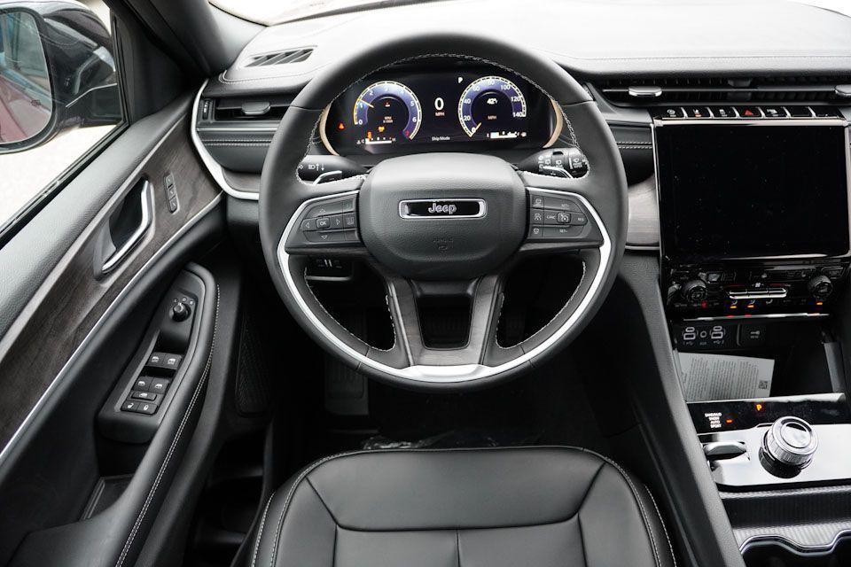 new 2025 Jeep Grand Cherokee L car, priced at $43,674