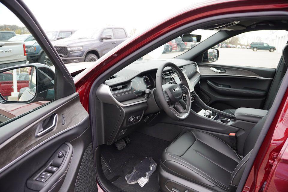 new 2025 Jeep Grand Cherokee L car, priced at $43,674