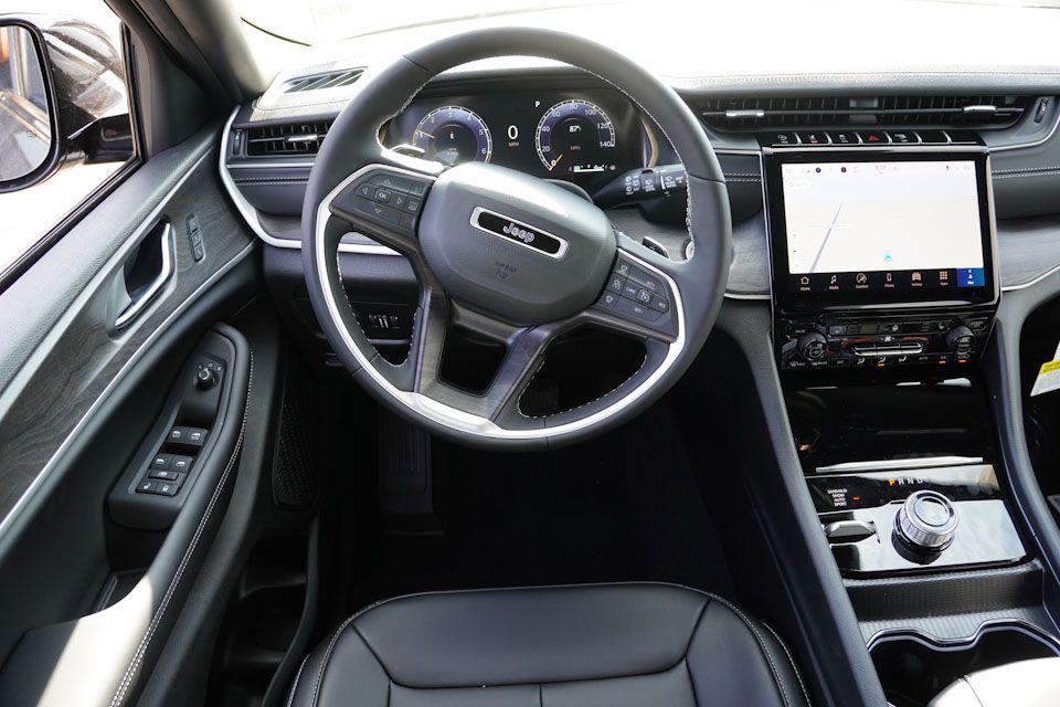 new 2025 Jeep Grand Cherokee car, priced at $41,524
