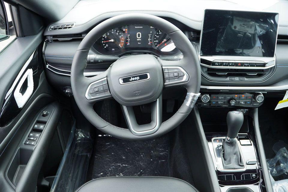 new 2025 Jeep Compass car, priced at $32,825