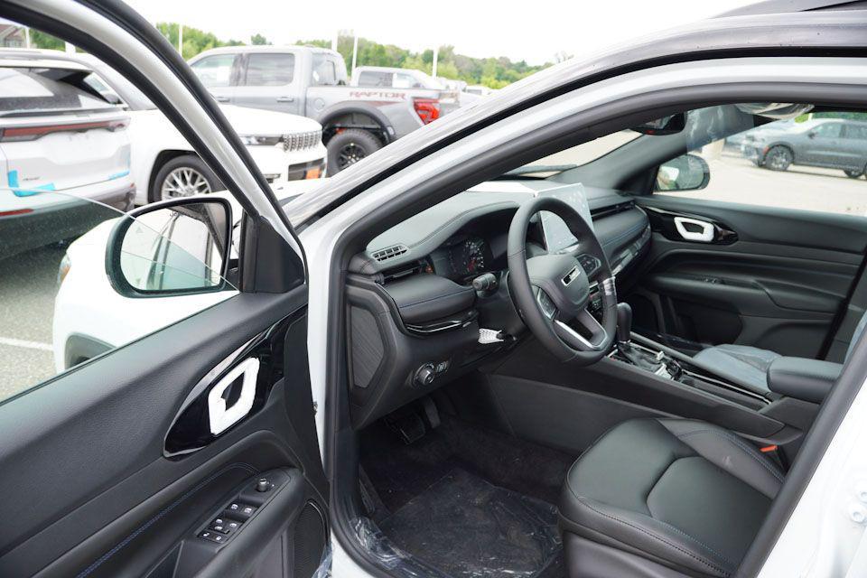 new 2025 Jeep Compass car, priced at $32,825