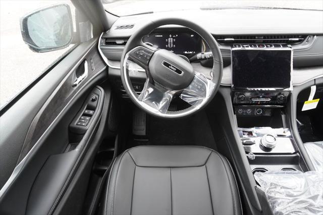 new 2025 Jeep Grand Cherokee car, priced at $45,020