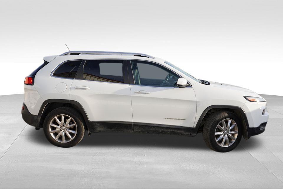 used 2015 Jeep Cherokee car, priced at $10,997