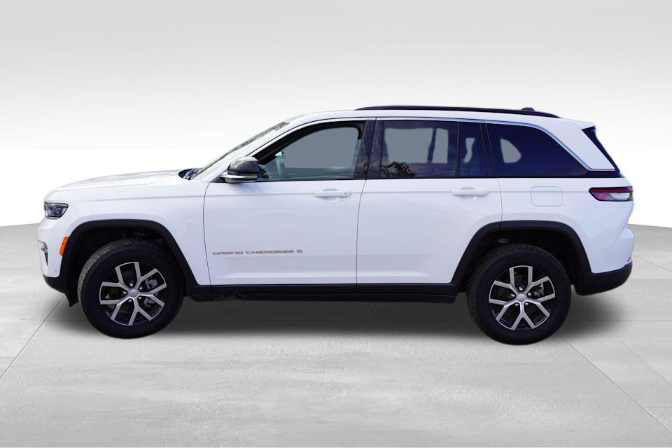 used 2024 Jeep Grand Cherokee car, priced at $38,016