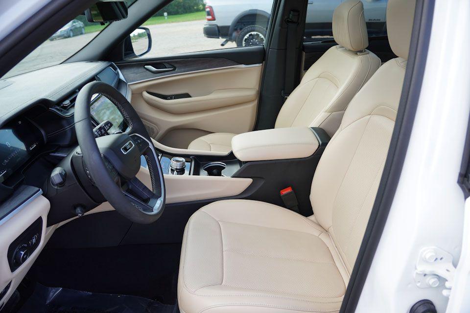 used 2024 Jeep Grand Cherokee car, priced at $38,016