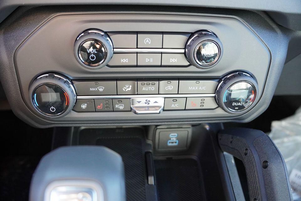new 2025 Ford Bronco car, priced at $52,738