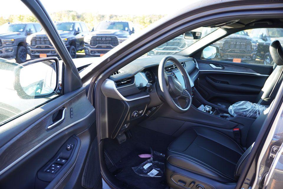new 2025 Jeep Grand Cherokee L car, priced at $43,474