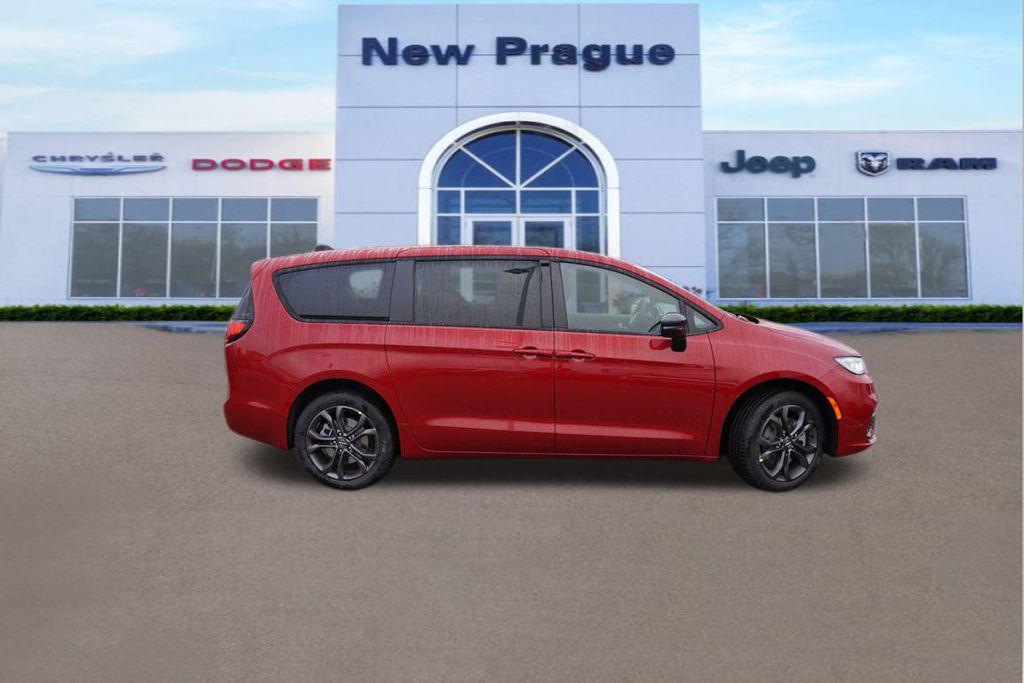 new 2026 Chrysler Pacifica car, priced at $43,797