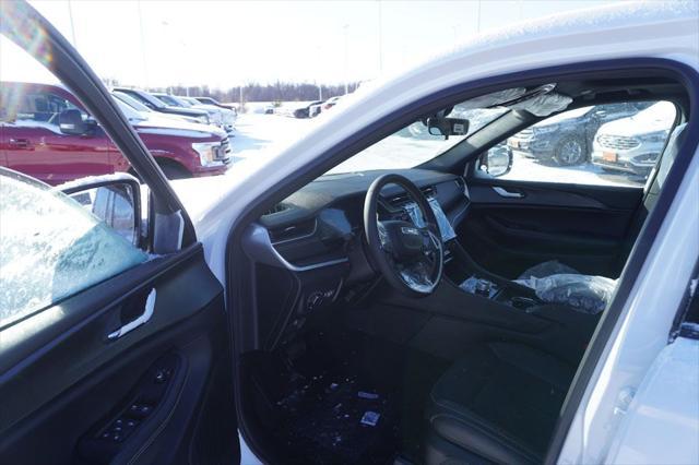 new 2025 Jeep Grand Cherokee car, priced at $39,546