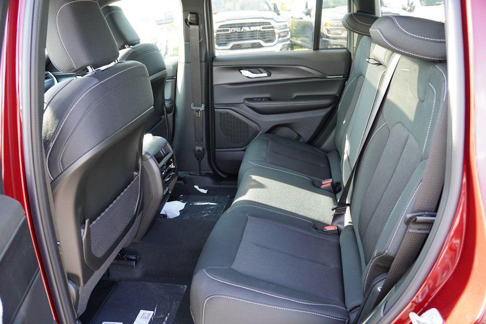 new 2025 Jeep Grand Cherokee car, priced at $38,662