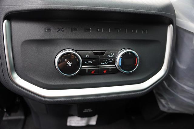 new 2025 Ford Expedition car, priced at $79,980