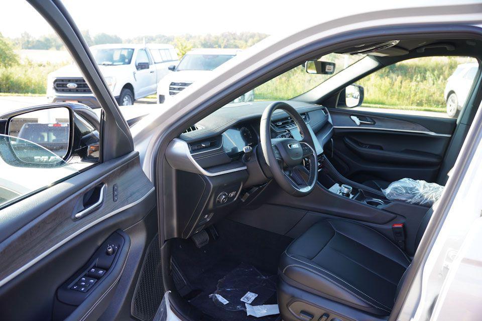 new 2025 Jeep Grand Cherokee L car, priced at $45,074