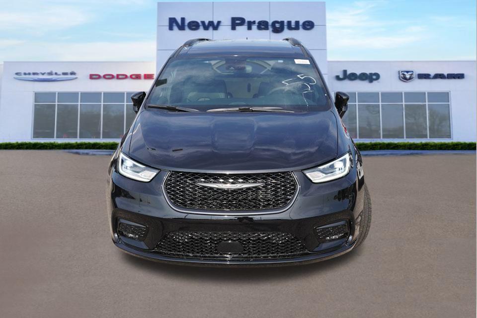new 2025 Chrysler Pacifica car, priced at $41,246
