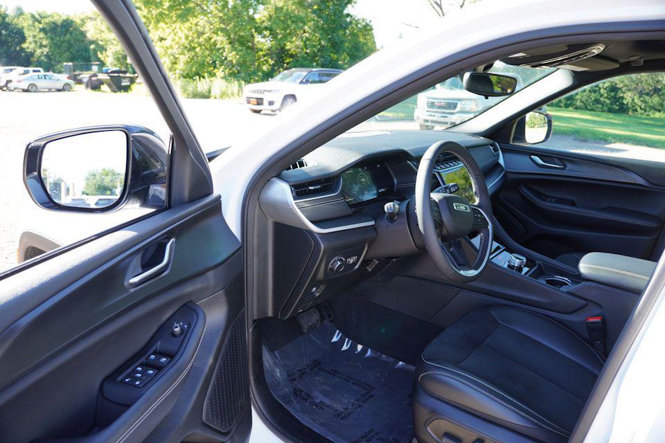 used 2023 Jeep Grand Cherokee car, priced at $31,298