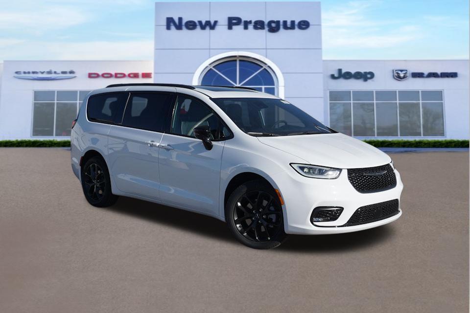 new 2024 Chrysler Pacifica car, priced at $49,853