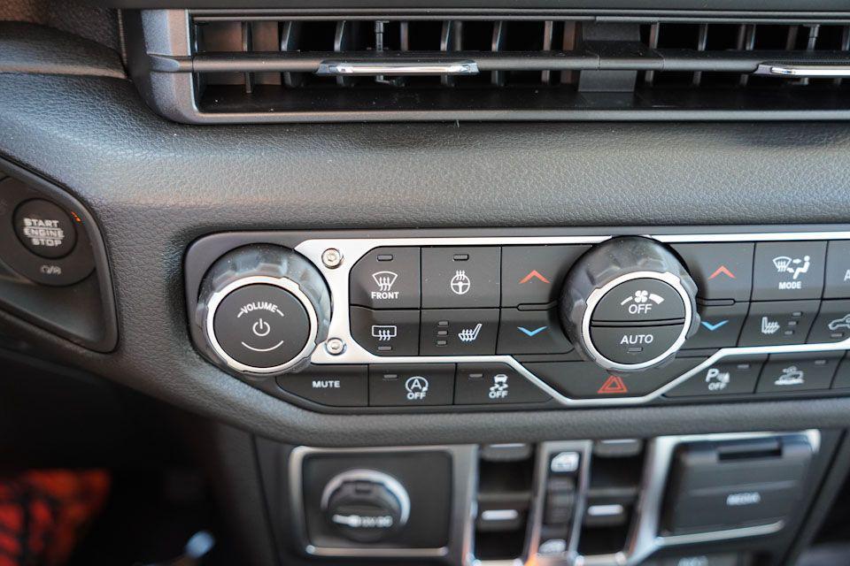 new 2025 Jeep Gladiator car, priced at $47,135