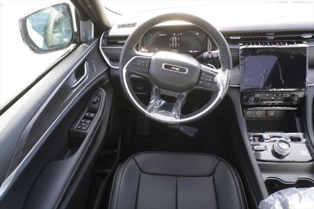 new 2025 Jeep Grand Cherokee car, priced at $47,382