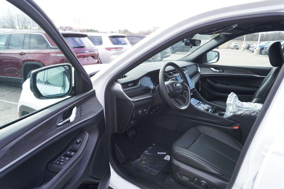 new 2025 Jeep Grand Cherokee L car, priced at $43,131
