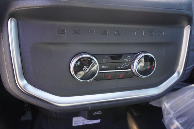 new 2025 Ford Expedition car, priced at $82,025