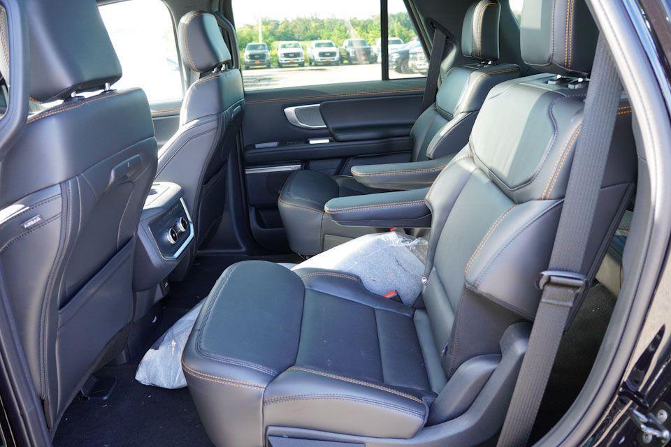 new 2025 Ford Expedition car, priced at $76,773