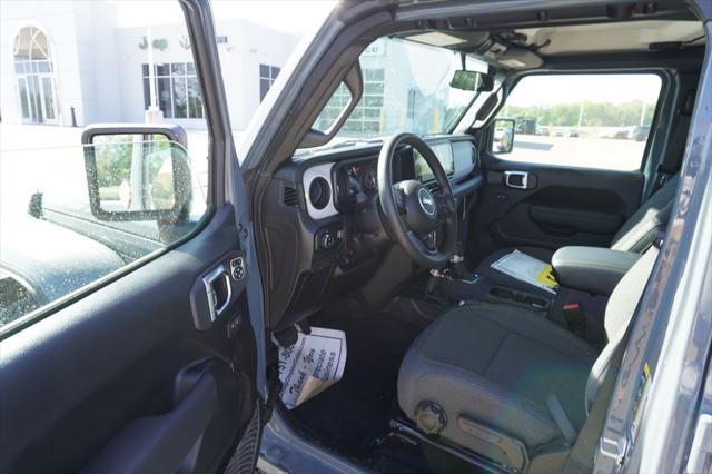 new 2025 Jeep Gladiator car, priced at $42,436