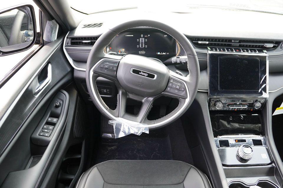 new 2025 Jeep Grand Cherokee car, priced at $40,828