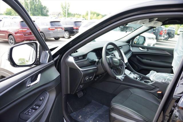 new 2025 Jeep Grand Cherokee car, priced at $40,954