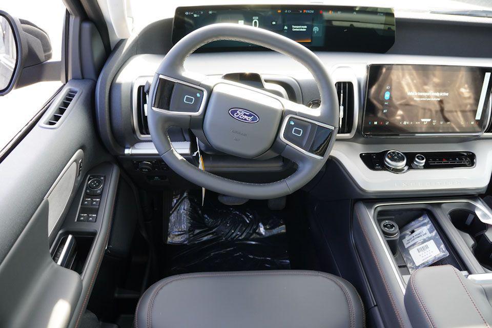 new 2025 Ford Expedition car, priced at $66,140