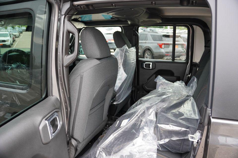 new 2025 Jeep Gladiator car, priced at $49,180