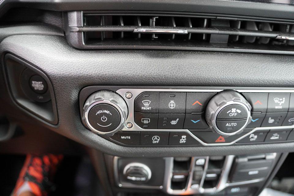 new 2025 Jeep Gladiator car, priced at $49,180