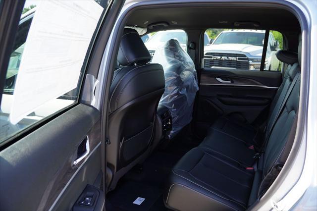 new 2025 Jeep Grand Cherokee car, priced at $42,760
