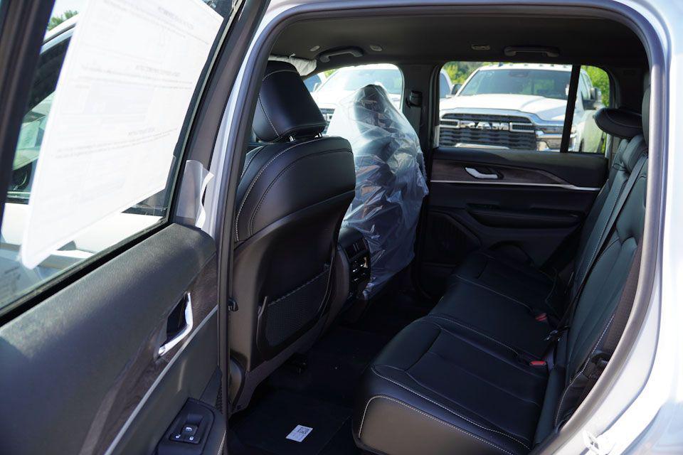 new 2025 Jeep Grand Cherokee car, priced at $41,399
